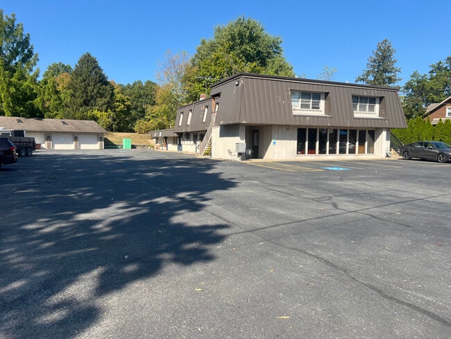 Building Photo - 627 Prospect Ave S