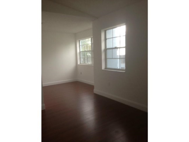 Building Photo - 17500 NW 67th Ct