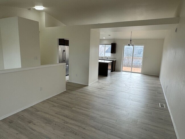 Foto del edificio - Perfect and "LIKE-NEW" family home*** fenc...
