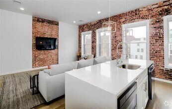 Building Photo - 371 4th St