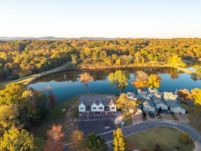 Foto del edificio - 167 Pebble Beach Pl