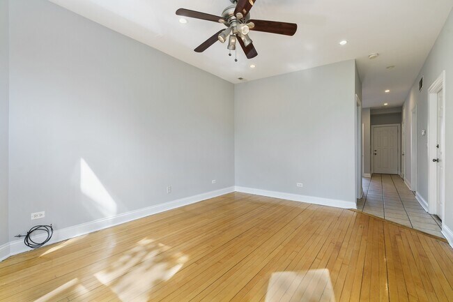 Foto del edificio - 2922 N Dawson Ave