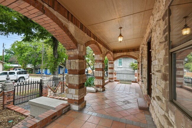 Building Photo - 3 Bedroom Single Family in Fort Worth