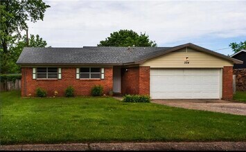 Building Photo - 324 Rodric Dr