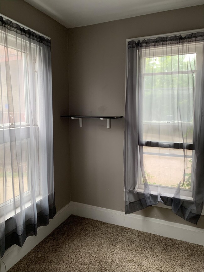 Building Photo - 265 Douglas Ave