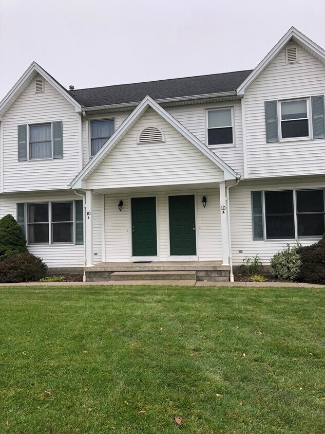 10 Burke Dr, Batavia, NY 14020 Townhome Rentals in Batavia NY