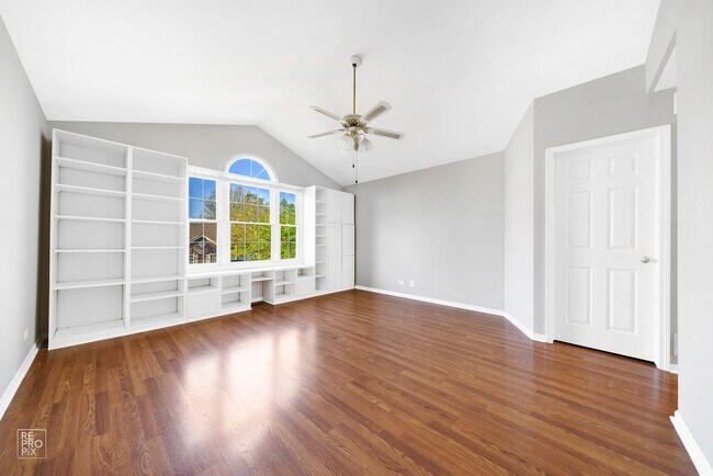 Foto del edificio - Elgin Two Bedroom with Loft and Two Car Ga...