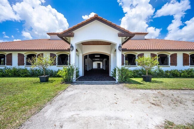 Building Photo - 14883 Equestrian Way