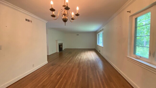 Foto del edificio - Three bedroom two bath