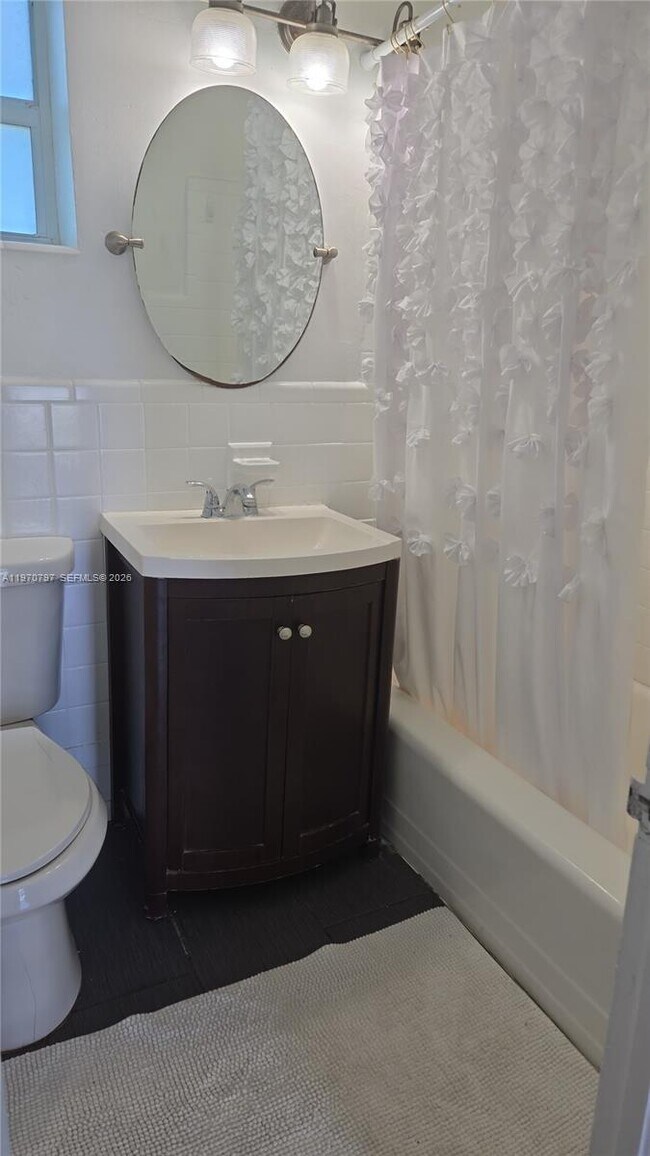 Foto del edificio - 9270 E Bay Harbor Dr