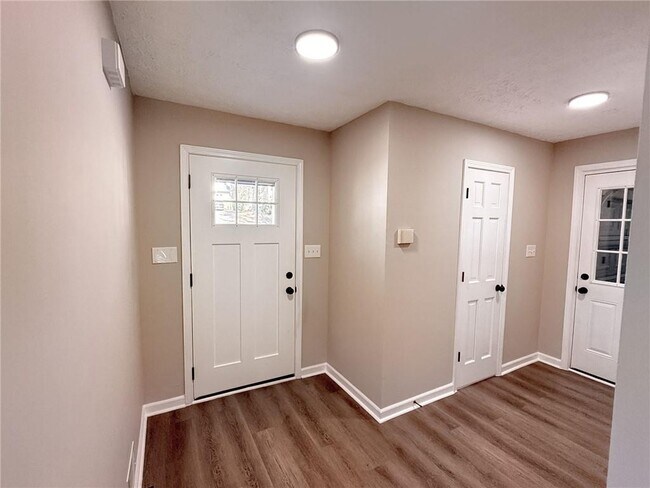 Foto del edificio - 2861 Spring Ridge Cir