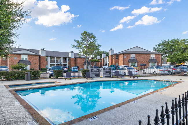 Piscina - Heather Ridge Apartments