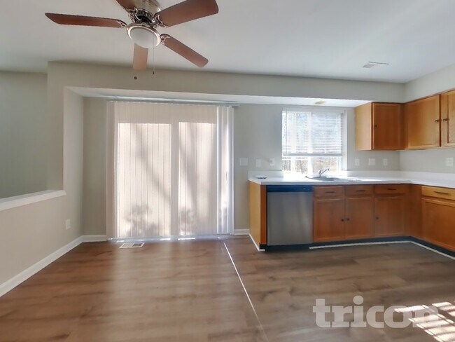 Foto del edificio - 4655 Queens Grove St