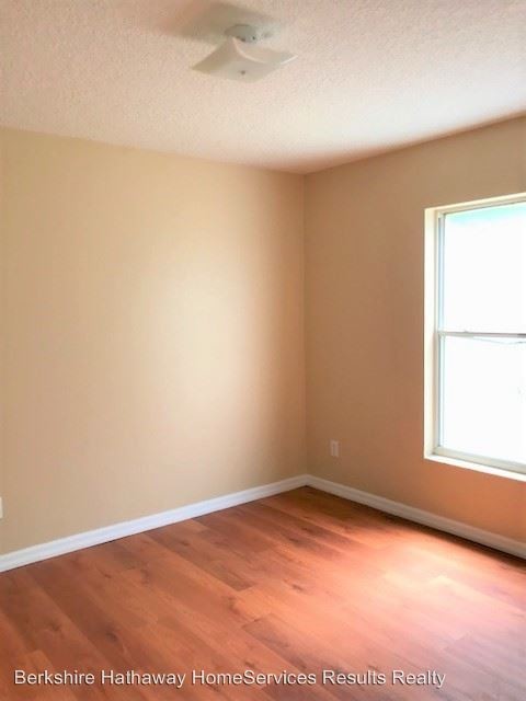 Foto del edificio - 8024 Lake Park Estates Blvd