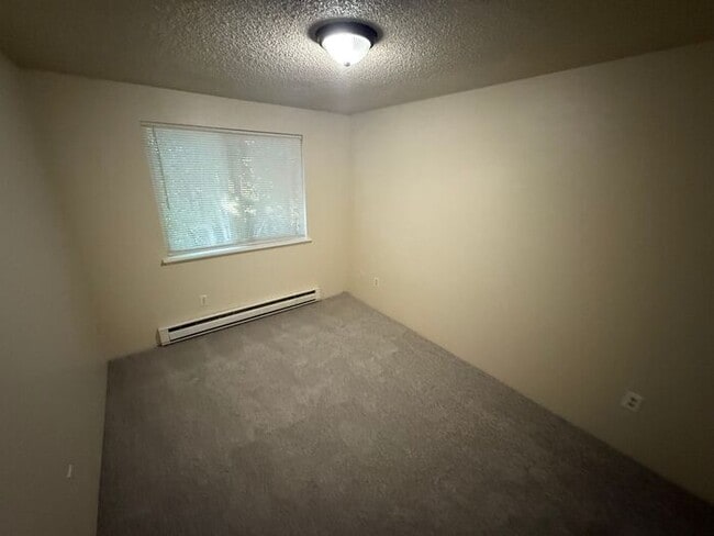 Building Photo - Very nice 2 bedroom 1 bath 4-plex unit in ...