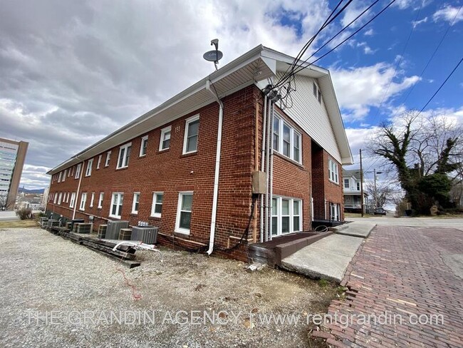 Foto del edificio - 202 Elm Ave