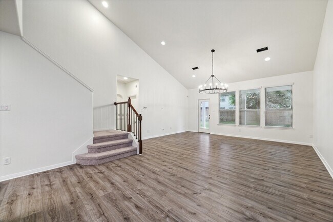 Foto del edificio - 6430 Burgess Heights Ln