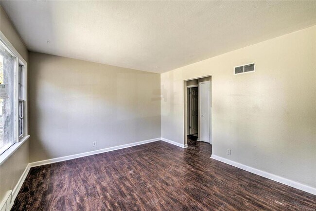 Building Photo - 4016 Jenny Dr