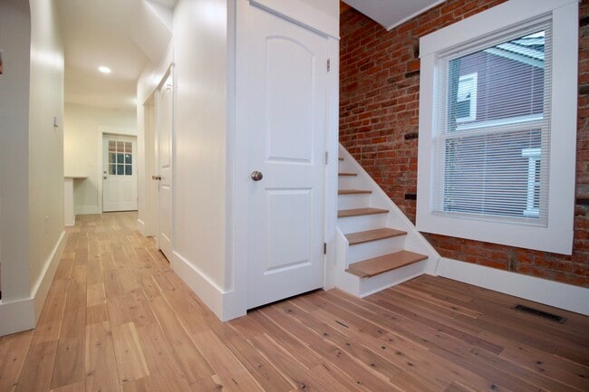 Building Photo - 6701 Buckingham Plz