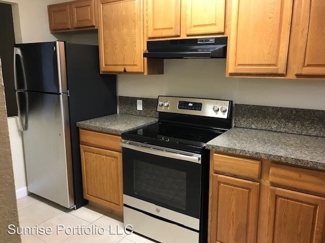 Building Photo - 1 br, 1 bath Apartment - 5941 NW 16th Pl