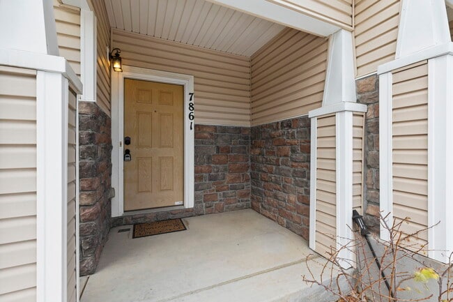 Building Photo - 7861 Sandy Springs Point