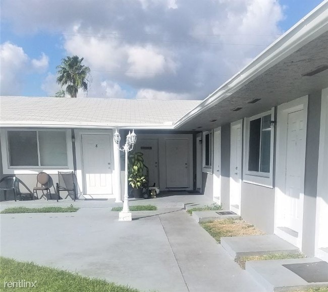 Building Photo - 7421 Venetian St