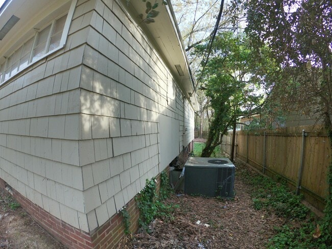 Building Photo - 319 E Northside Dr