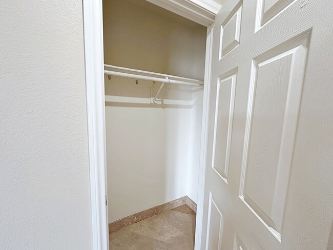Building Photo - 2 BEDROOM 2 BATH GUARD GATED PARK AVENUE C...