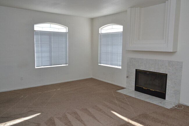 Foto del edificio - SW - ROOMY 3 BEDROOM 2.5 BATH TOWNHOME - 8...