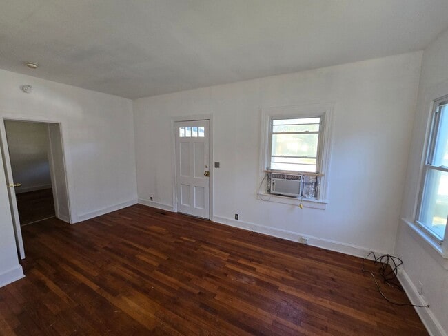 Building Photo - 1 bedroom duplex in Colonial Heights