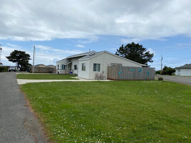 Foto del edificio - 1221 Collis Ln