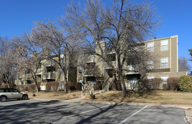 Building Photo - The Retreat at Woodridge Apartments