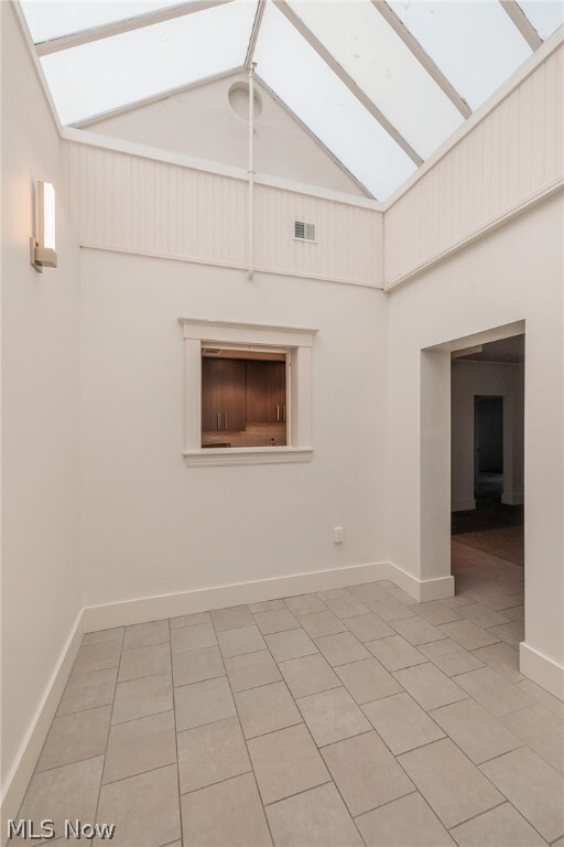 Building Photo - 1702 W 28th St