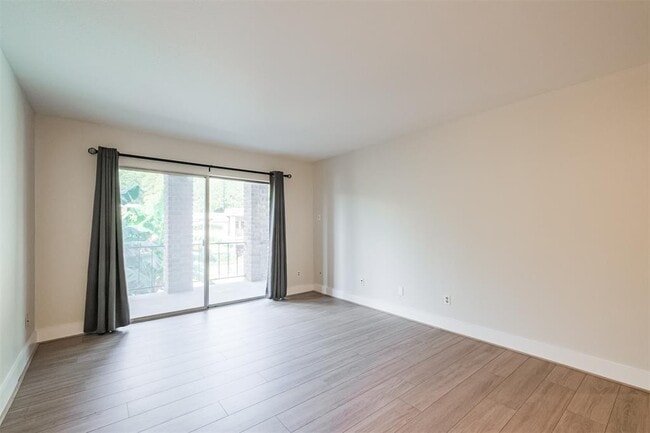 Building Photo - 7555 Katy Fwy