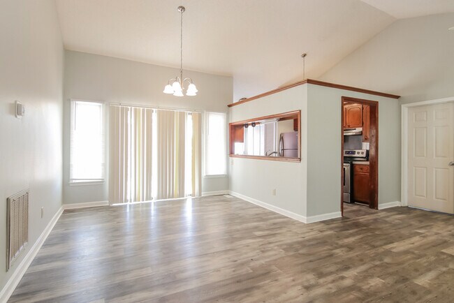 Foto del edificio - Charming 3 Bedroom in Hopkins!