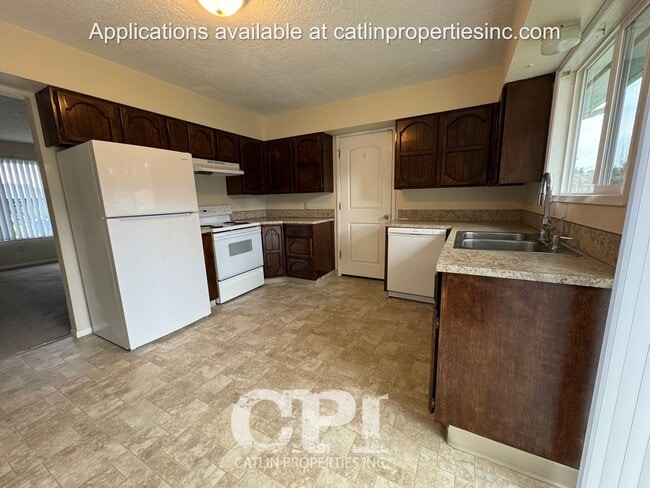 Building Photo - 124 Tilla Dr