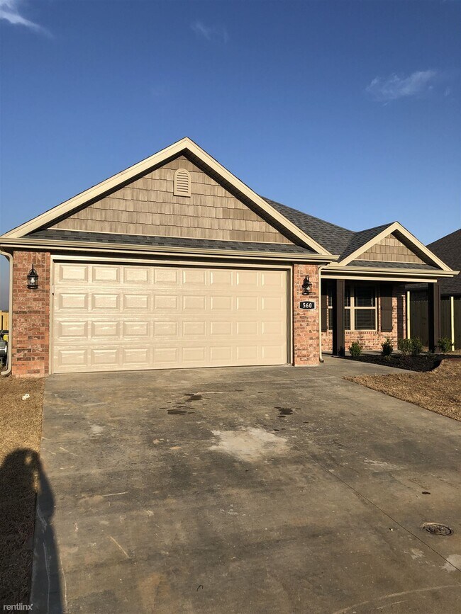 Building Photo - 3 br, 2 bath House - 560 Holly Street