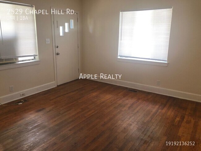 Foto del edificio - 2529 Chapel Hill Rd - August 19, 2022