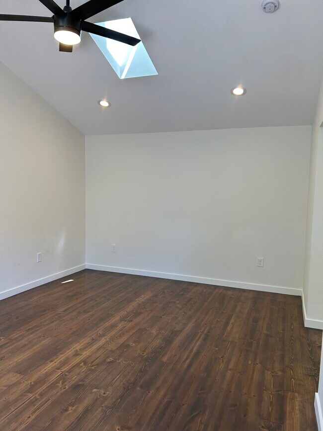 Building Photo - 823 Murray Ave