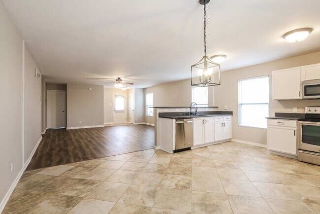 Building Photo - Spacious 3-Bedroom Greenfield Home