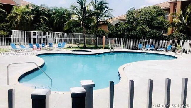 Foto del edificio - 6952 SW 39th St