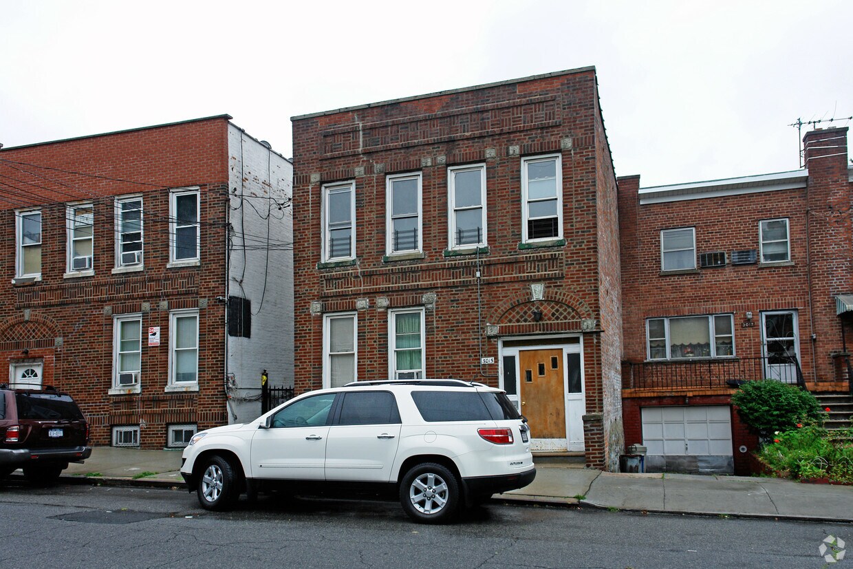 Building Photo - 3015 Matthews Ave