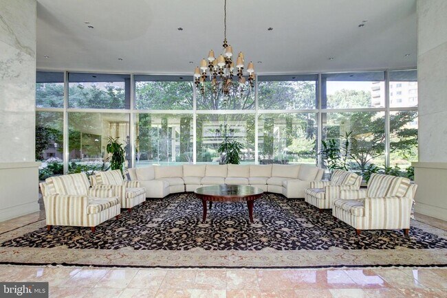 Foto del edificio - 4201 Cathedral Ave NW