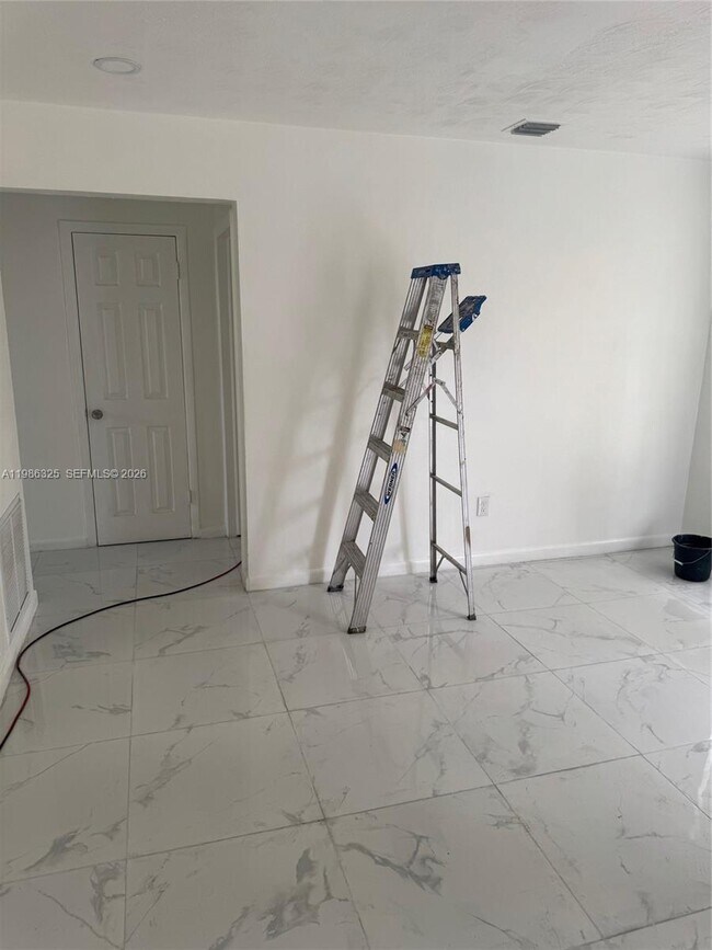 Foto del edificio - 573 NW 113th St