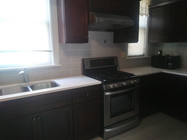 Building Photo - 3040 N Keating Ave
