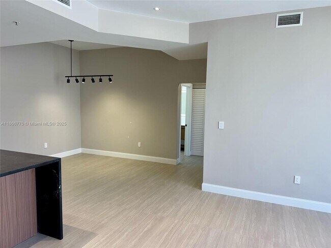 Foto del edificio - 2775 NE 187th St