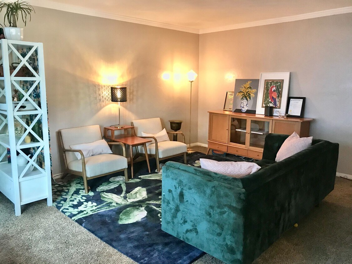 Foto principal - Heart of Hillcrest 3/2 upstairs unit with ...