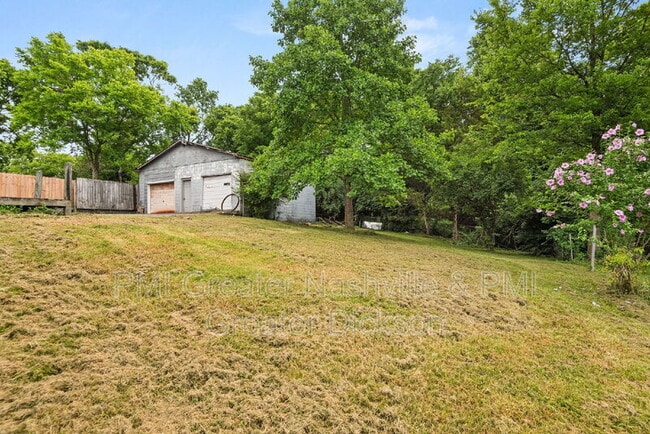 Building Photo - 111 River Rd