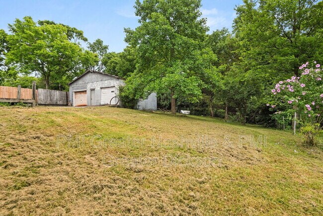 Foto del edificio - 111 River Rd