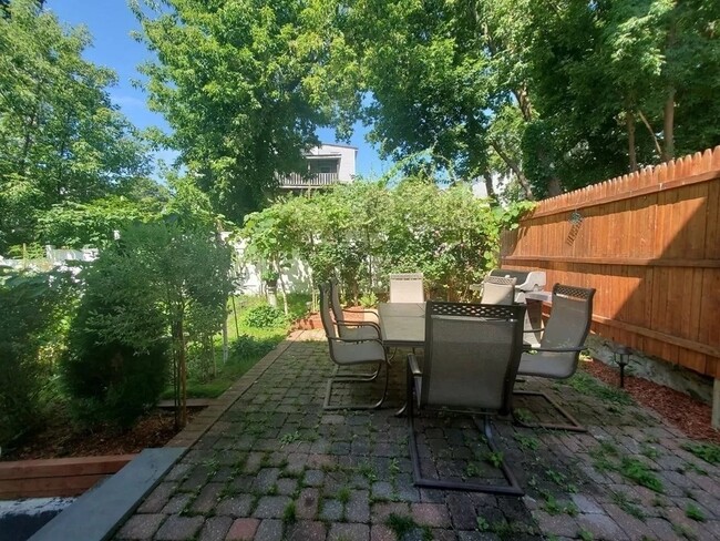 Building Photo - 16 Adair Rd